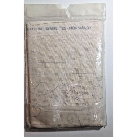 Aunt Lydia's Normandy International Flower Rug Pattern No. 405   24" x 36"  NIP - Picture 2 of 2